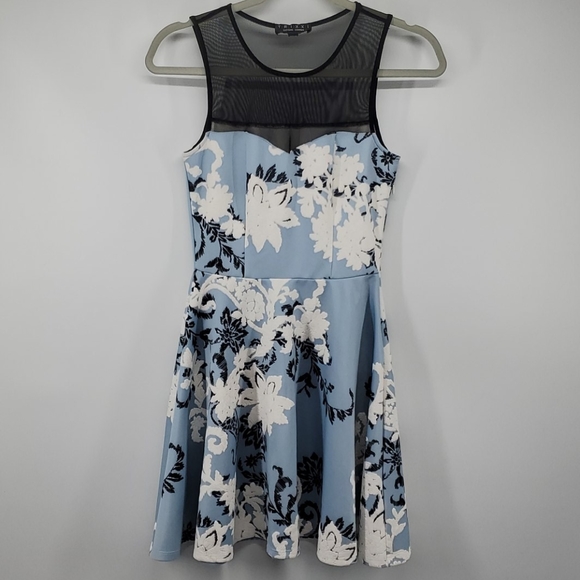 Trixxi dress - Picture 5 of 10